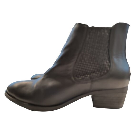 Journee Signature Women's Emerson Black Leather Booties Size 7 NWOT‎ - Picture 3 of 13